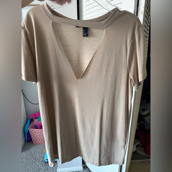 Tops - V-Neck Short Sleeve Tunic Top in Neutral Beige